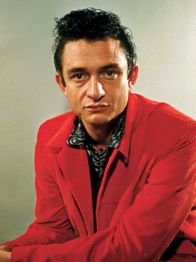 40 Cool Pics of a Young Johnny Cash in the 1950s and Early 1960s