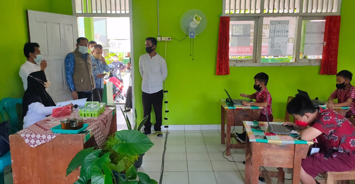 Pastikan Patuhi Prokes, Wabup Tanggamus Sidak Kegiatan Belajar Mengajar Tatap Muka