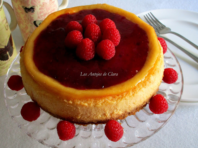 Tarta de queso con mermelada de frutos rojos