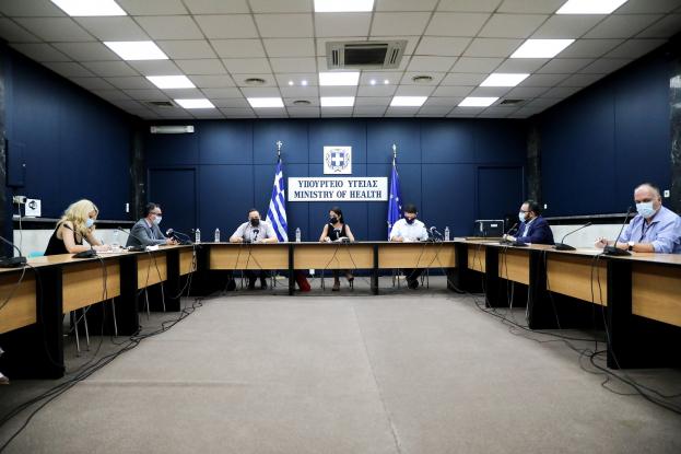 «Δεν έχω πειστεί ότι έχει σημασία το μέγεθος των τάξεων» - Αντιδράσεις προκαλεί η ανάρτηση Μαγιορκίνη