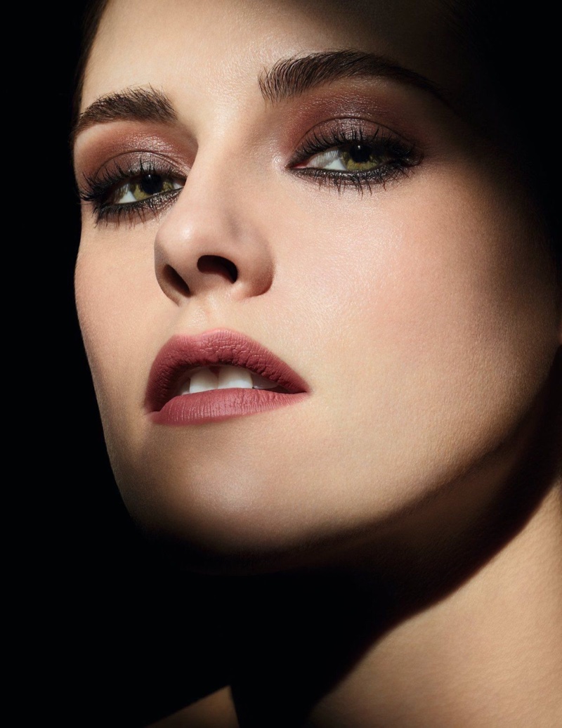 Kristen Stewart stars in the Chanel Noir et Blanc Fall/Winter 2019