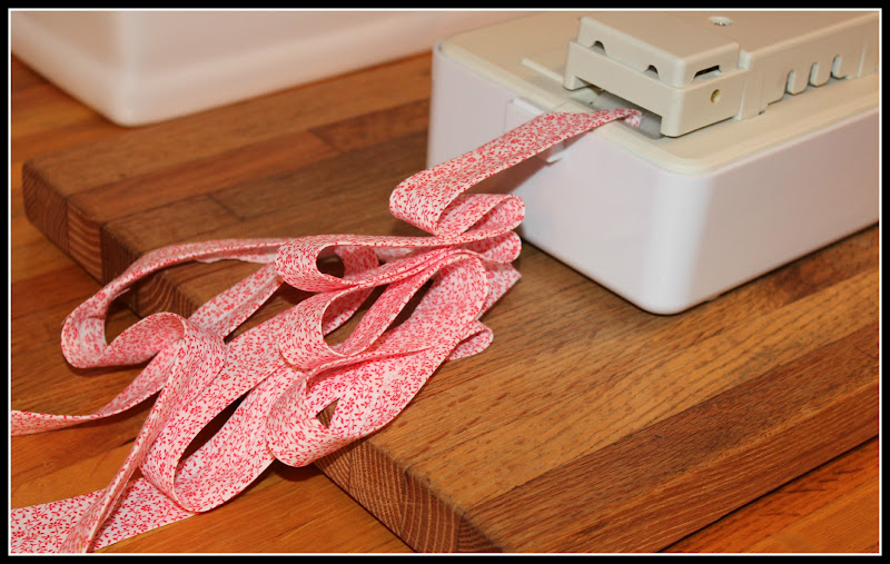 FLY AWAY HOME Simplicity Bias Tape Maker