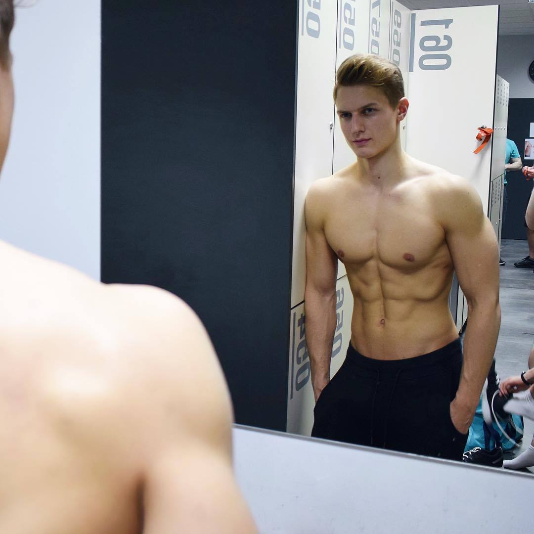 shirtless-fit-gay-guys-abs-locker-room-mirror