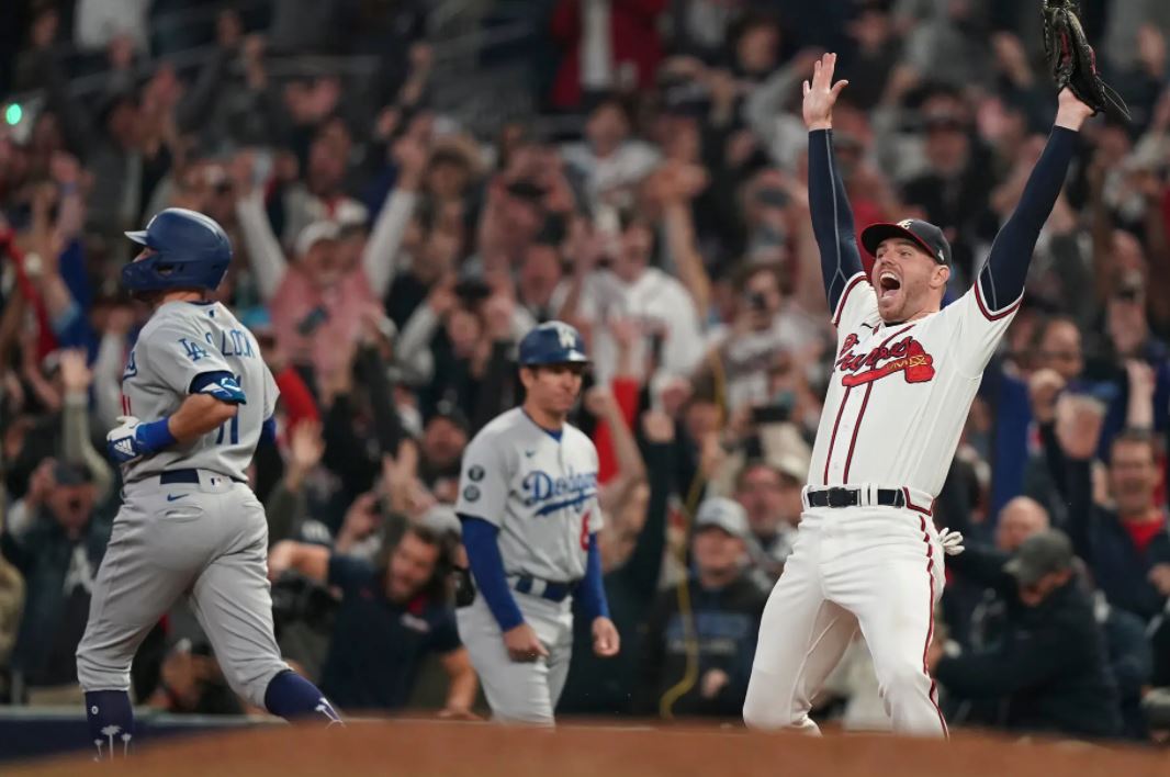 EL RRUN RRUN BRAVES TAKE THE LEAD IN WORLD SERIES; 2ND GAME TONIGHT