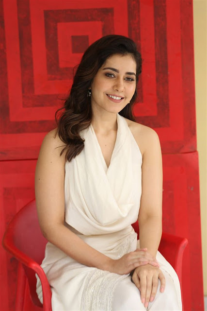 Raashi Khanna New Stills at World Famous Lover Movie Interview
