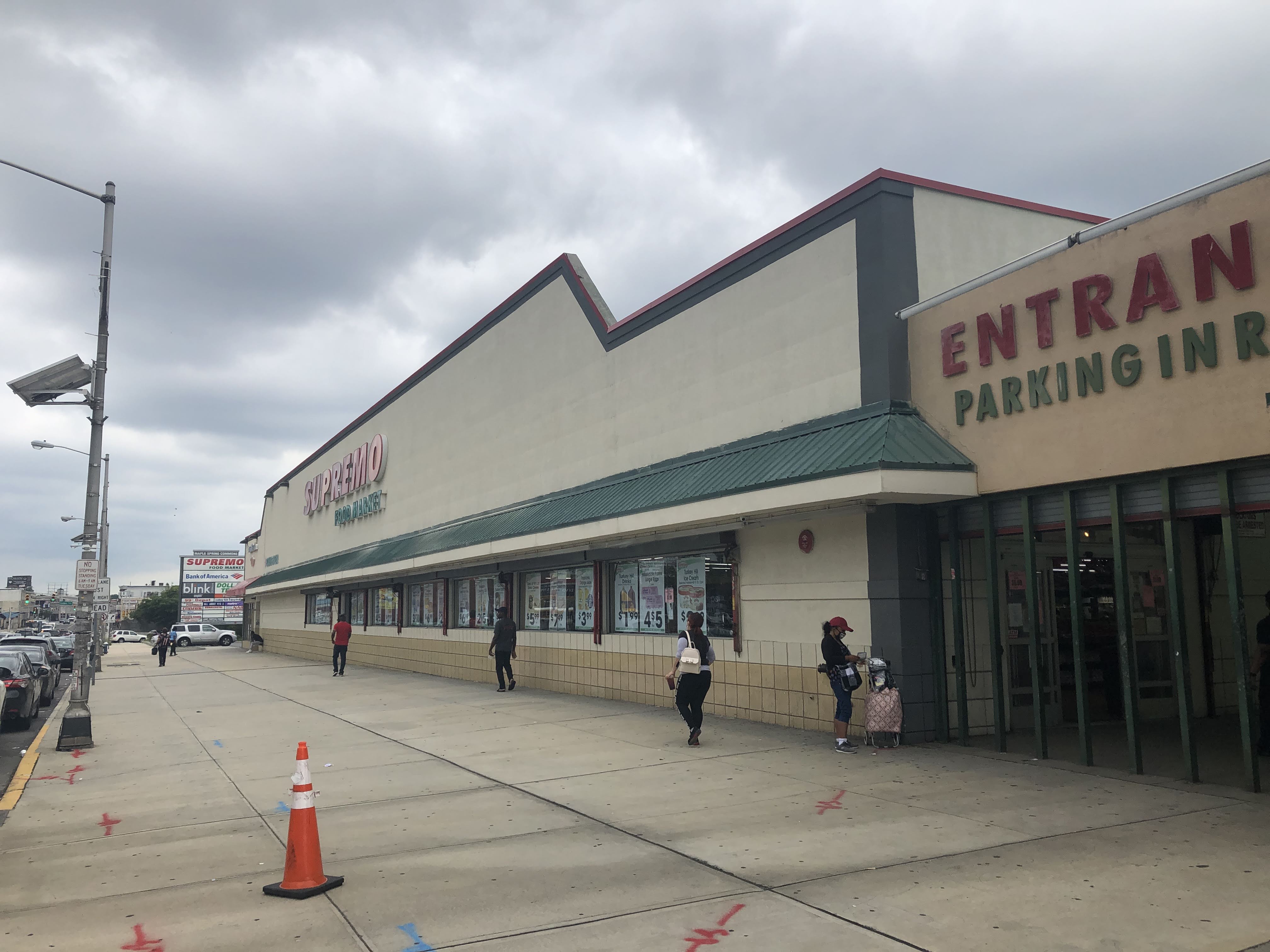 supremo food market of irvington Mast