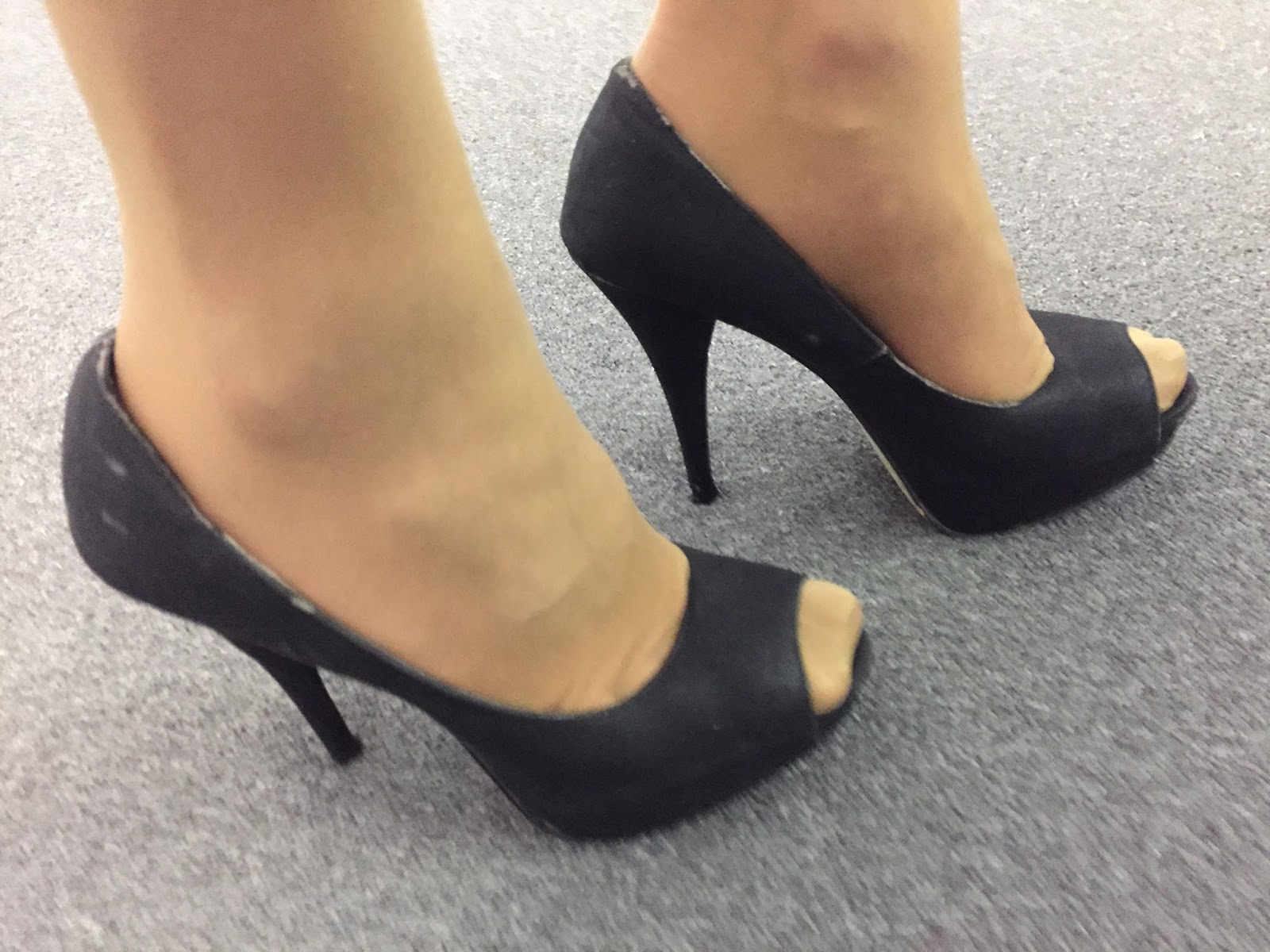 Peep Toe Heels with Tights: Fashion Tips You’ll Love