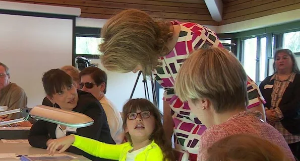 Queen Mathilde of Belgian visited the visual impairtment center 'L’Oeuvre Fédérale Les Amis des Aveugles et Malvoyants' 