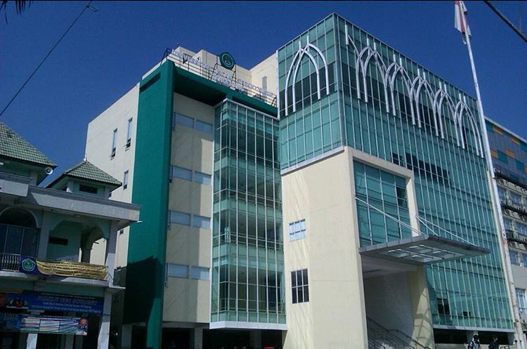 KAMPUS TERTUA DI BANTEN SEKALIGUS BIAYA KULIAH MURAH MERIAH