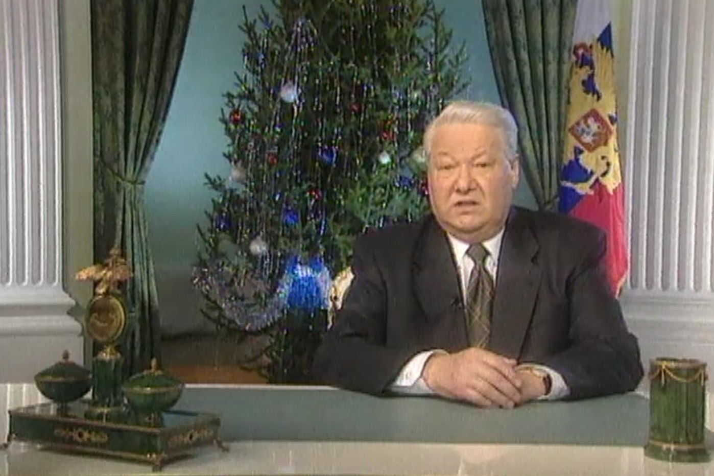 Фраза ельцина я ухожу. Ельцин 1999. Ельцин 31 декабря 1999 фото. Я устал я мухожук Ельцин.