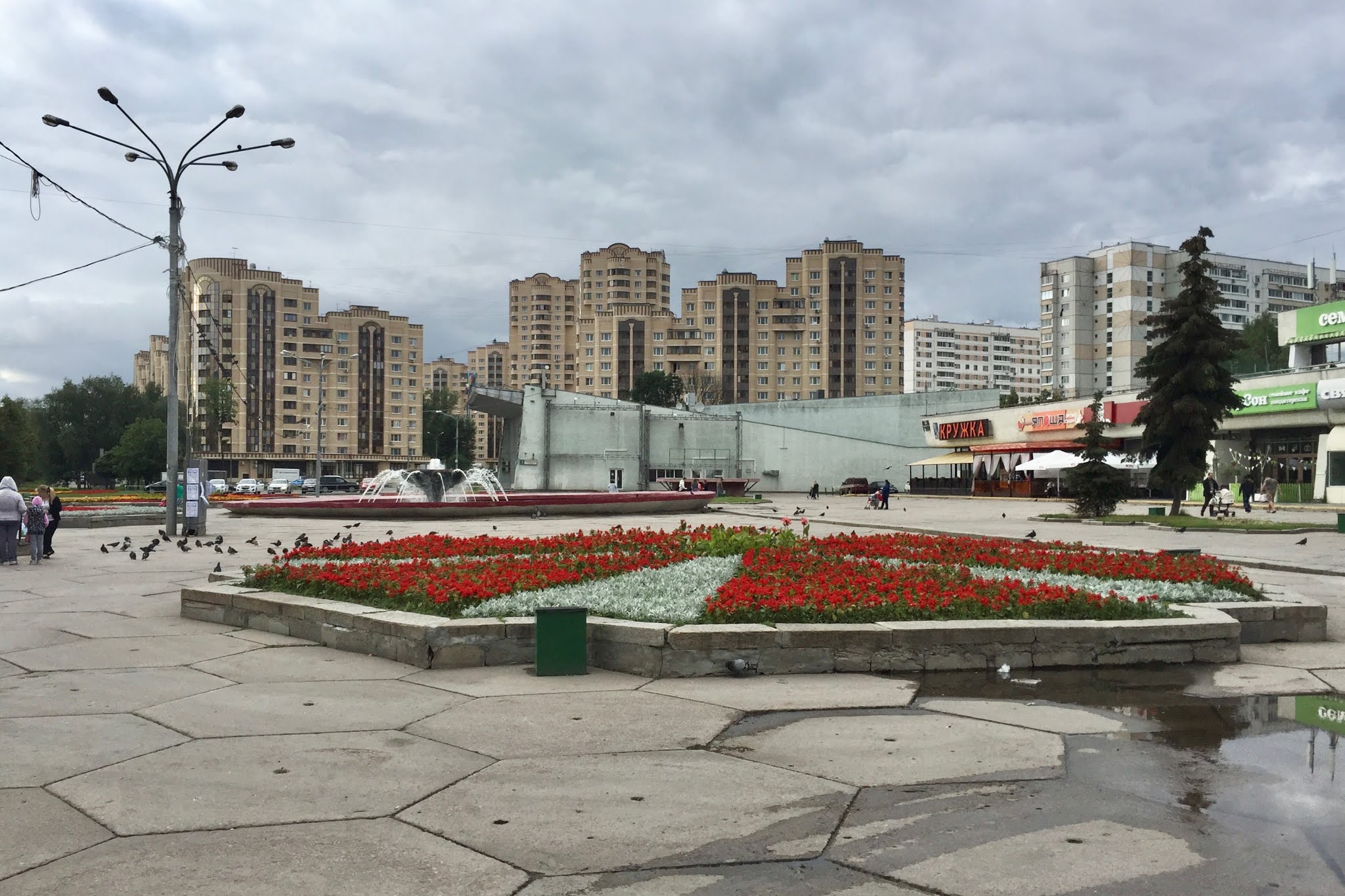 File:Zelenograd, Yunosti Square (21059734858).jpg - Wikimedia Commons