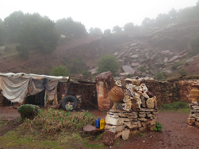 Puestos de venta en los arcenes de la carretera del Gran Atlas