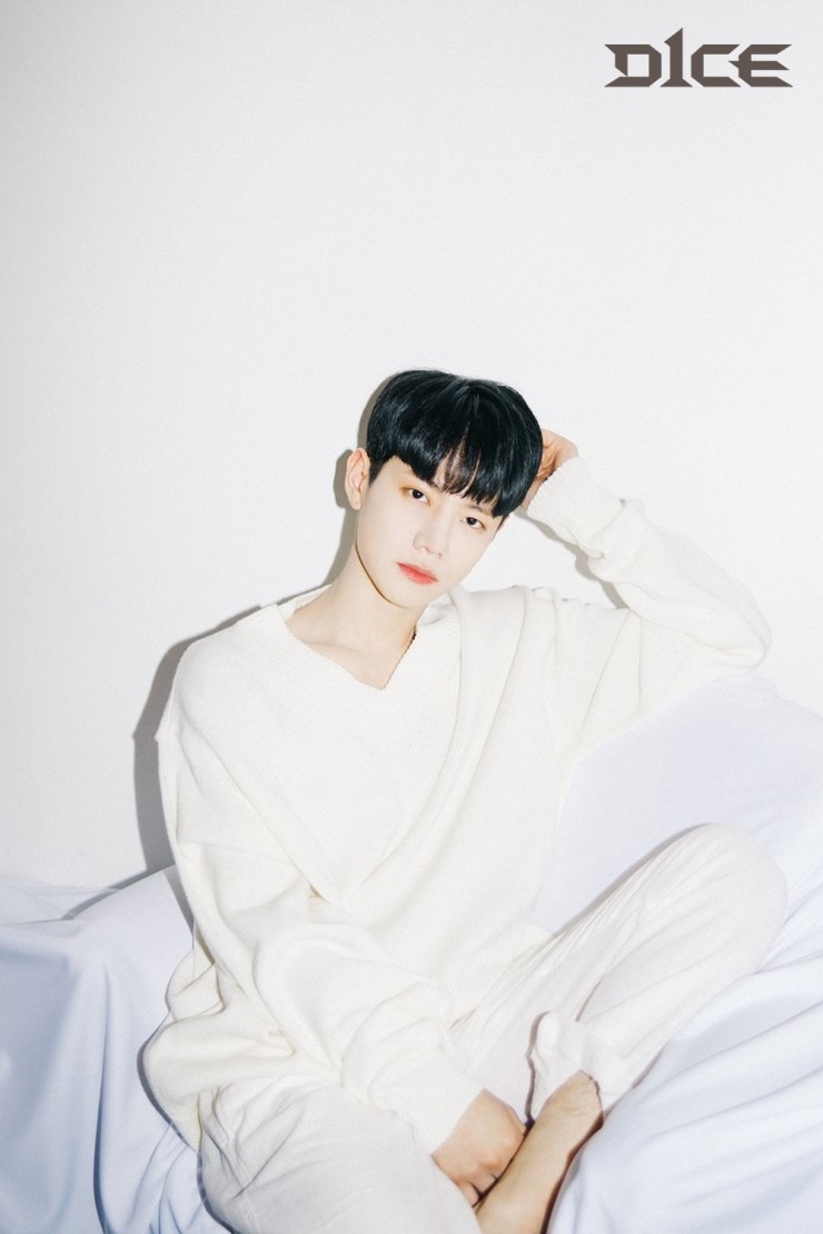 우진영 박우담 그룹 개인별 컨셉포토 모음 + 주말 홍대 사진 | 인스티즈