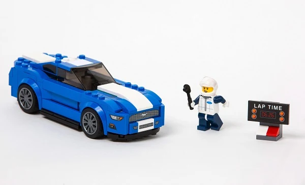 Ford y Lego introducen versiones para armar del Mustang y la F-150 Raptor