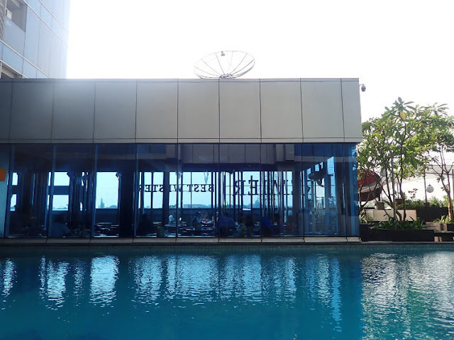 Staycation di Best Western Premiere The Hive Setelah Idul Fitri kolam renang best western premiere the hive