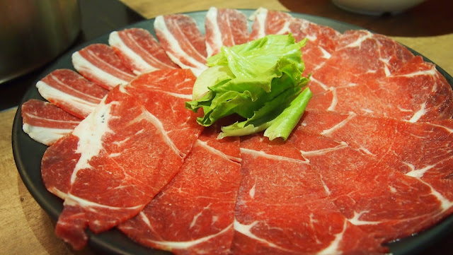 中永和火鍋 宵夜 團體聚餐推薦 李白湯鴛鴦鍋 原味純粹豚骨湯 老四川麻辣 【新北市永和區/捷運頂溪/火鍋】