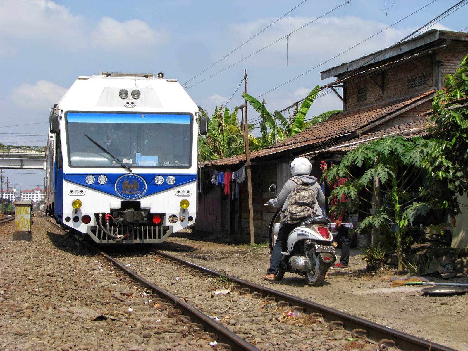 First railway. Локомотив поезд. Sukabumi. Город Сукабуми. Город Сукабуми Индонезия.