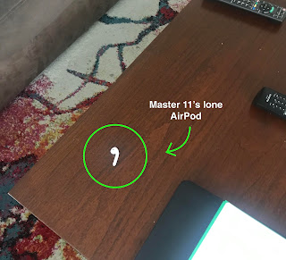 Master 11's random airpod picture of master 11's random airpod