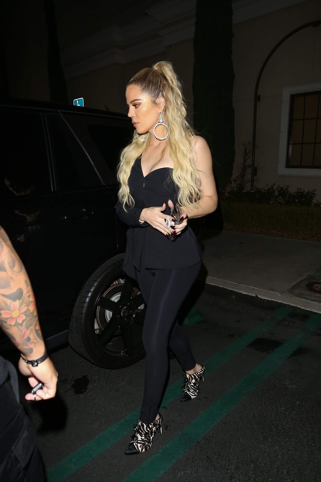 Khloe Kardashian leaves BCBC Nail Spa in Thousand Oaks - 11/28/2018