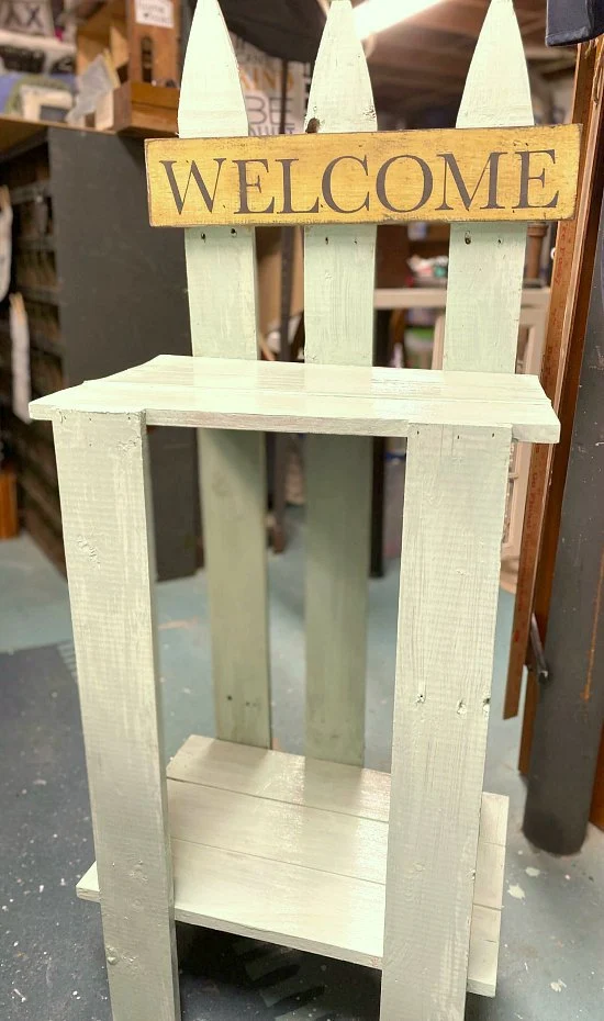 Easy DIY Picket Fence Garden Table