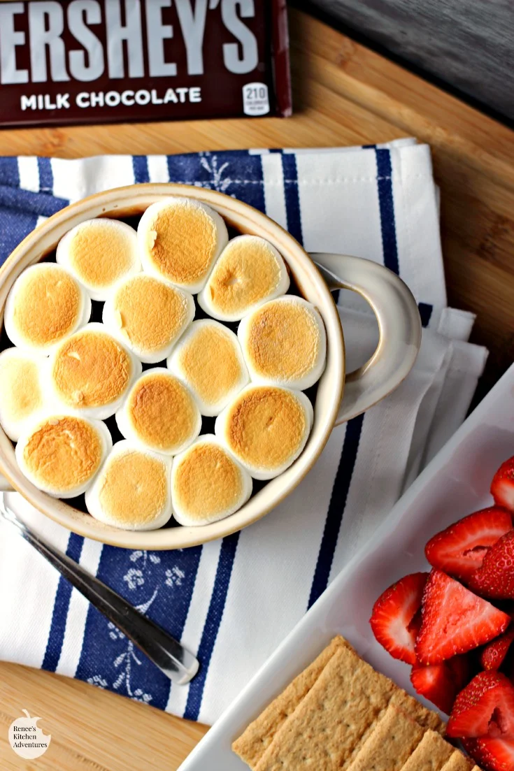 Easy S'mores Fondue | by Renee's Kitchen Adventures - Easy recipe for a s'mores inspired dessert made indoors!  Ooey, gooey deliciousness! 