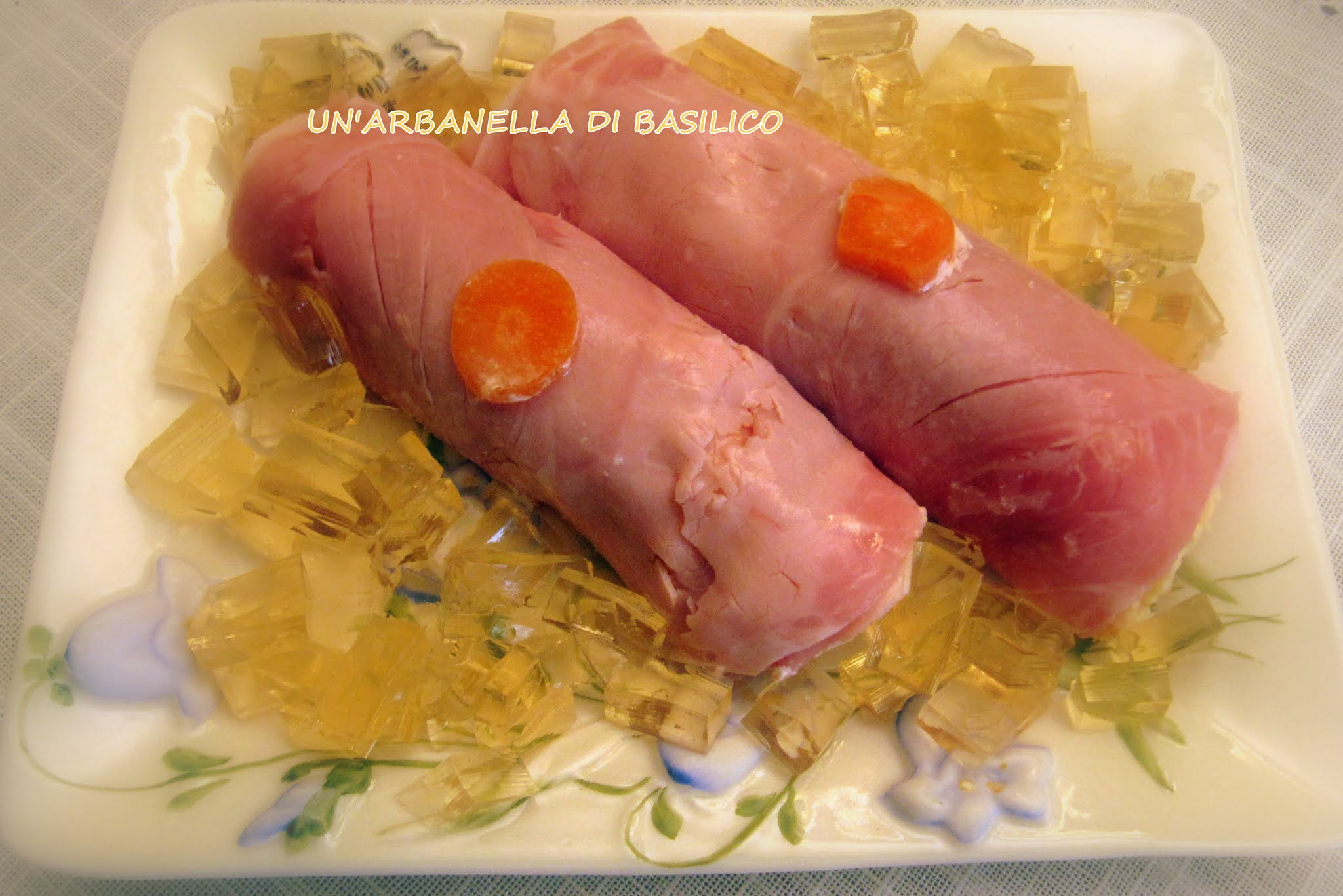 un'arbanella di basilico Involtini al prosciutto con gelatina al