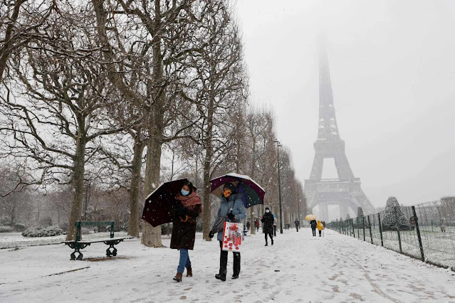 Paris in the snow