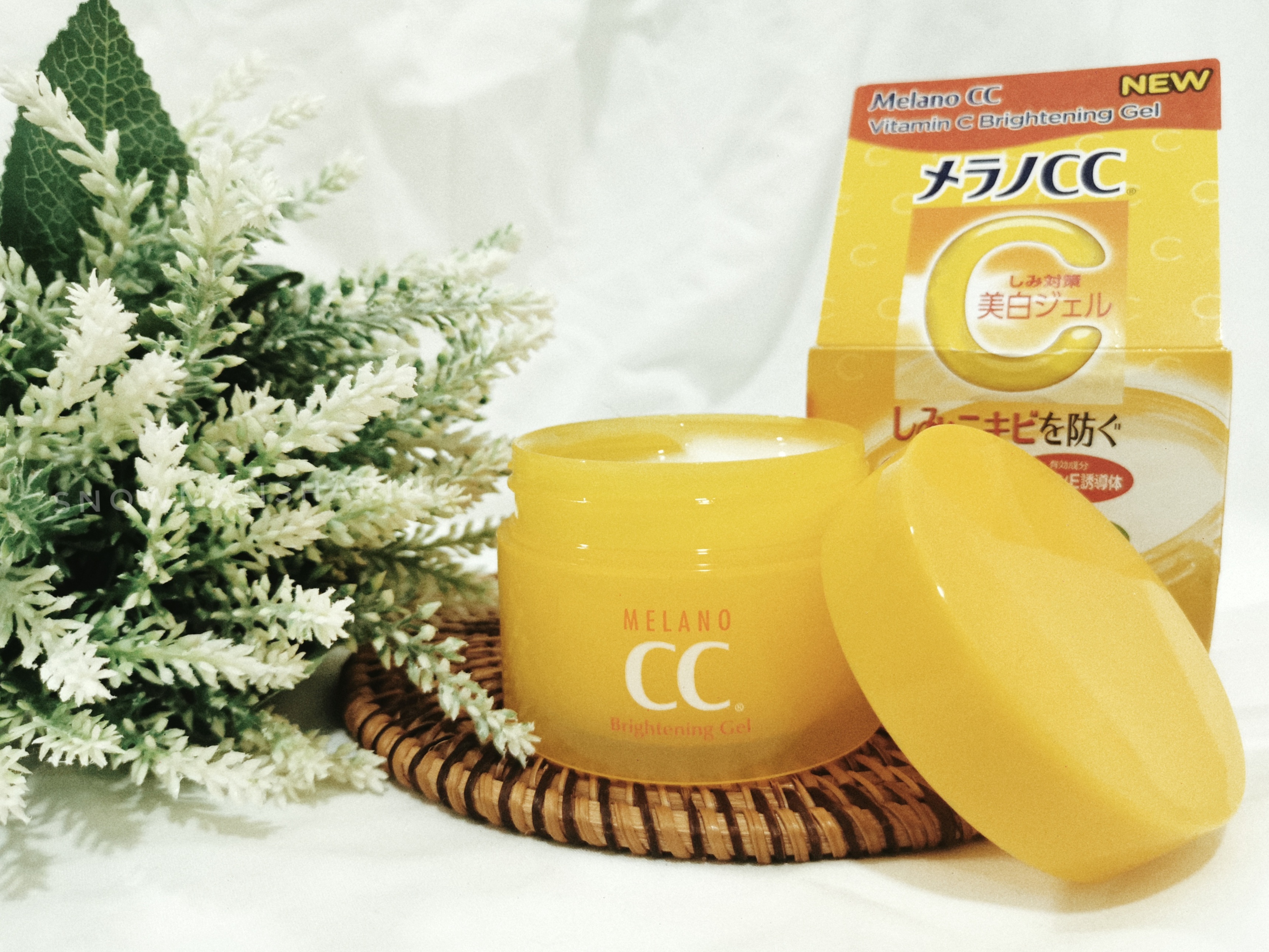 Melano CC Vitamin C Brightening Gel Snowman · Sharing