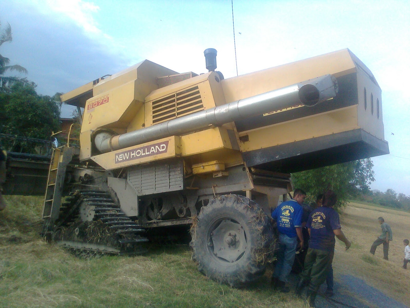 Tanah Utara: warna warni mesin padi..................................