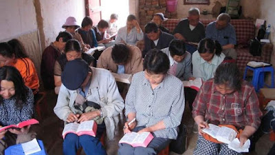 Orang Beragama Lebih Bahagia, Menurut Penelitian