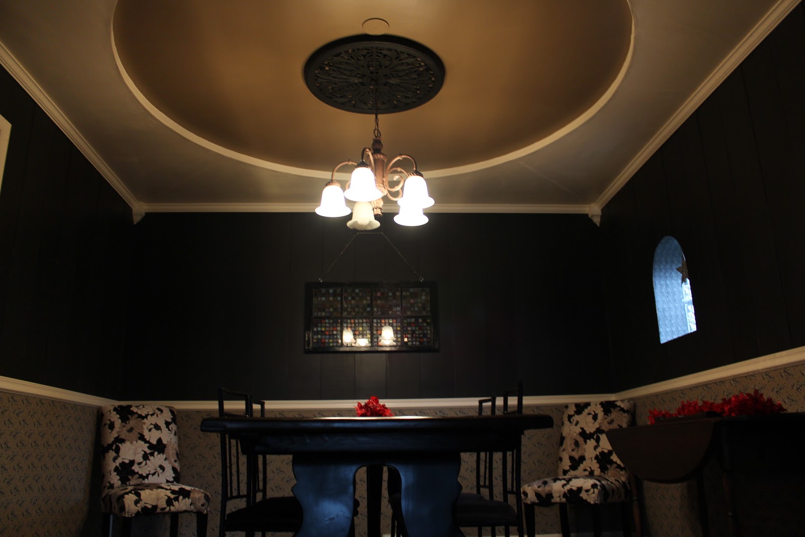 House of Cardboard and Glue: Let's Eat! (aka You made that ceiling out