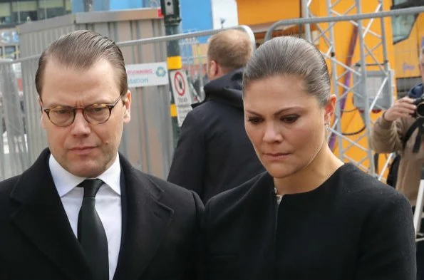 Crown Princess Victoria and Prince Daniel have this morning visited the scene of yesterday’s terror attack at a shopping centre in central Stockholm