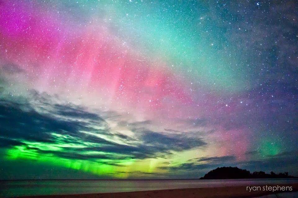Fornology Com Aurora Borealis Lights Up Michigan Skies