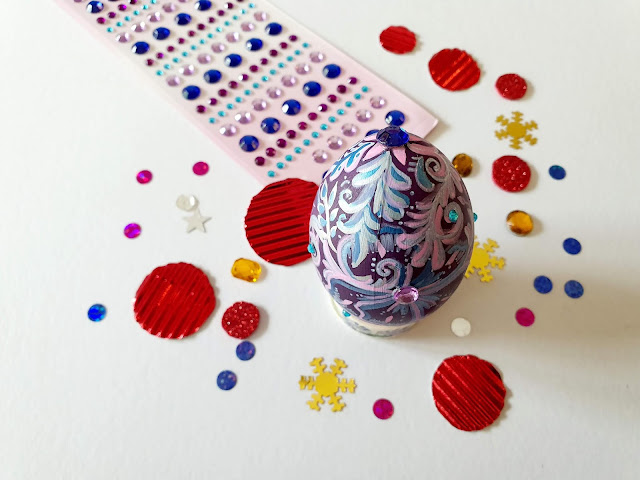 Decorate Plastic Eggs With Easy Craft Supplies The Artsy Craftsy
