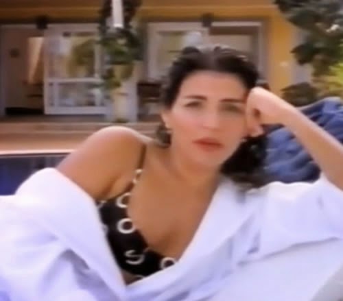 Sandálias Havaianas com Thereza Collor em 1997. Musa de escândalos políticos foi protagonista de uma curiosa campanha publicitária.
