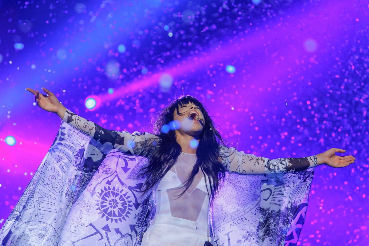 Euphoria loreen обложка. Loreen 2012. Loreen euphoria. лорин победительница евровидения 2012. Euphoria loreen обложка.