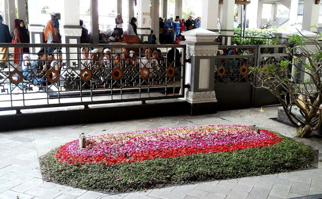 Sengaja Ditutupi Kain Putih, Tenyata Ini Isi Prasasti Makam Gus Dur