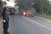 Minibus Terios Hangus Terbakar