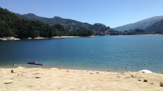 Albufeira da Caniçada na Praia Fluvial da Barca