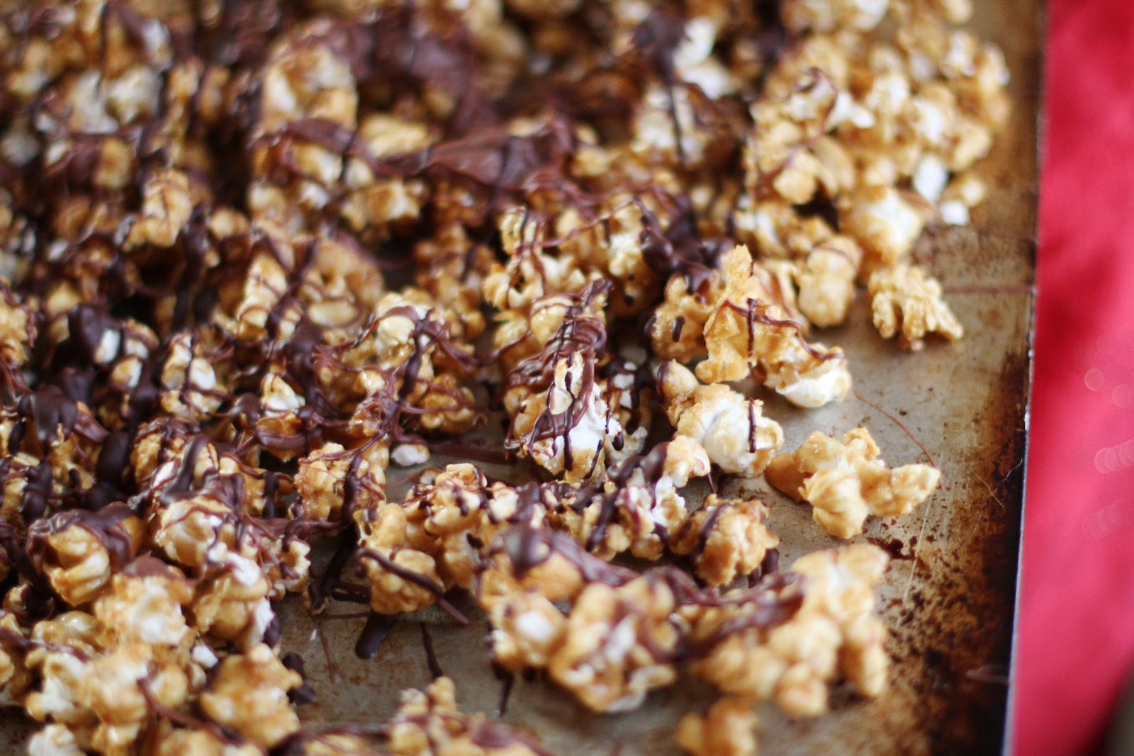 Sweet Cheeks in the Kitchen. Caramel Popcorn with Peanuts and Chocolate