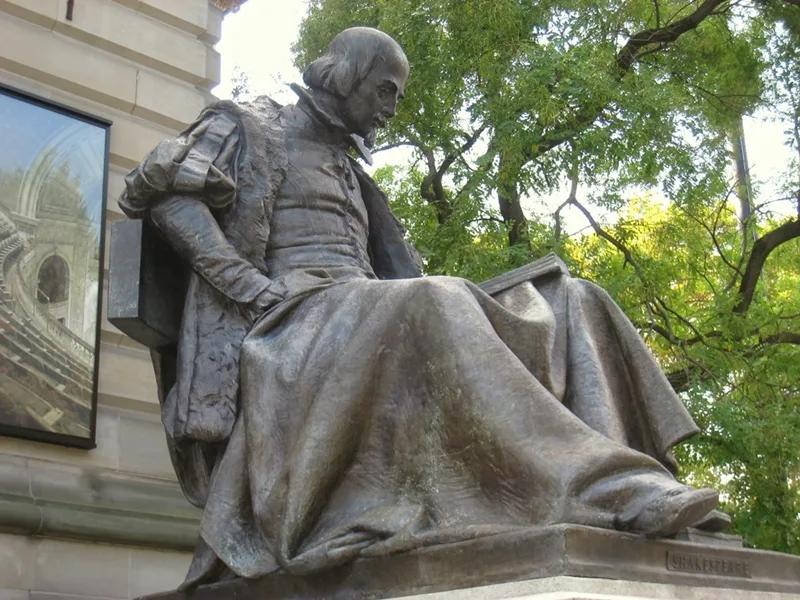Statua di Shakespeare, opera di John Massey Rhind, situata presso il Carnegie Museums di Pittsburgh