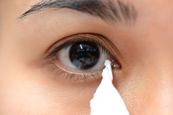 Foreign objects that often enter the eye Foreign objects that often enter the eye