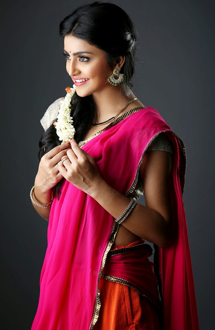 Avantika Mishra in Half Pink Saree - HD Photos