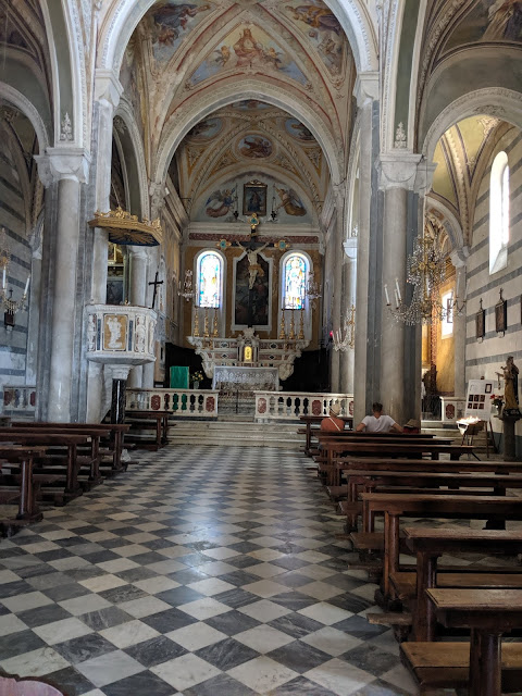 Interior de Capilla San Pedro. Corniglia Italia