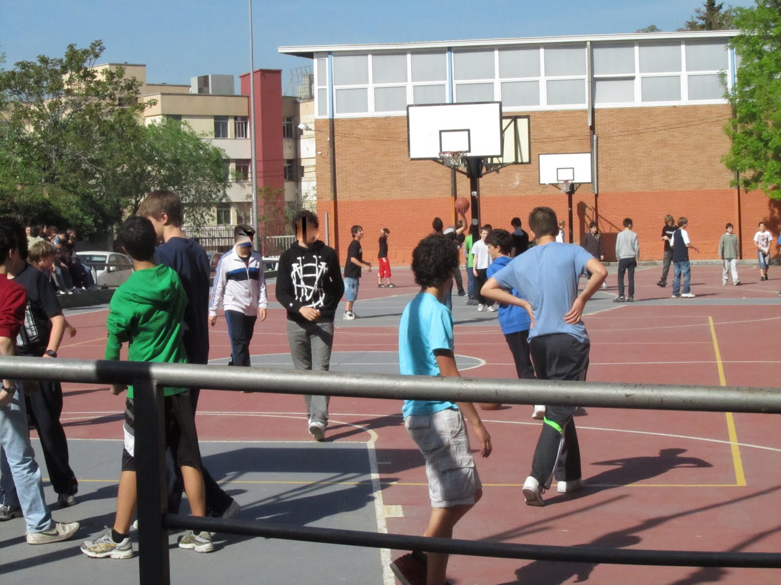 recorta y pega Fotos del I.E.S. Ramiro de Maeztu. Patios