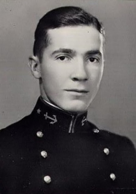Хайнлайн в Военно-Морской академии.  Фото 1929 года.