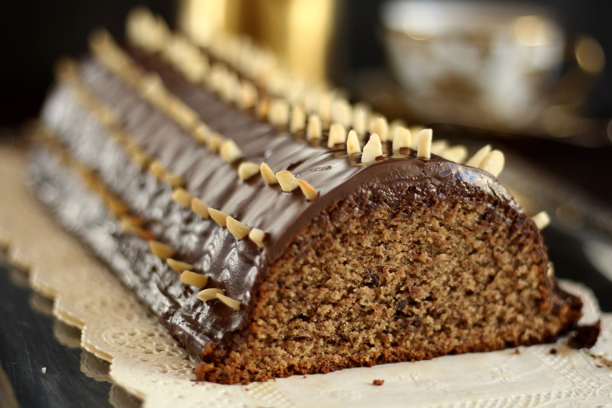 Schokoladen-Rehrücken-Kuchen mit Mandeln