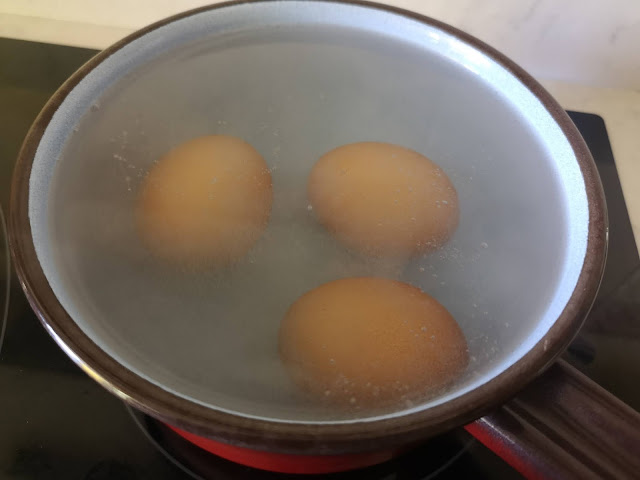 Cocemos los huevos