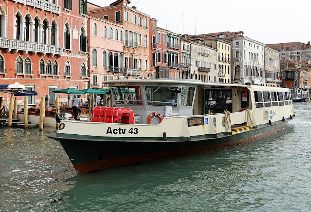 vaporetti canal grande