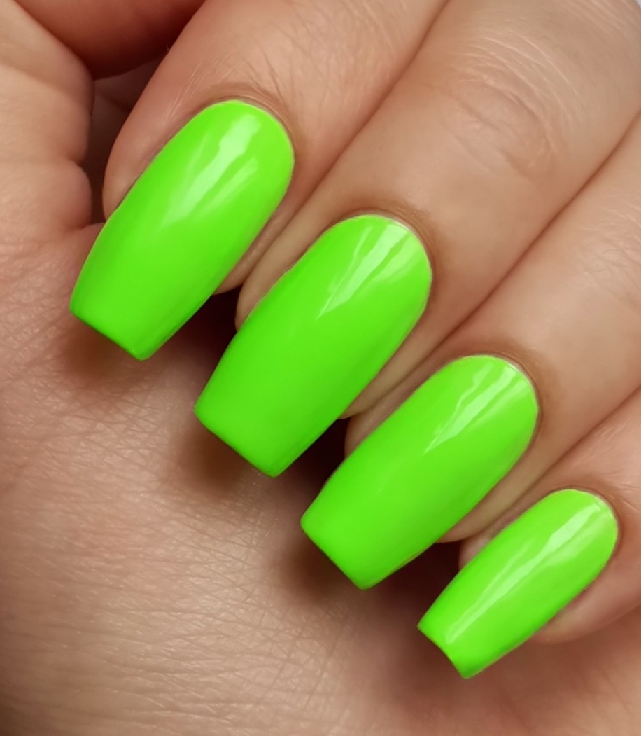 яркий кислотный маникюр. ногти лак цвета вырви глаз. яркие кислотные ногти. кислотно гелевый. салатовые ногти.